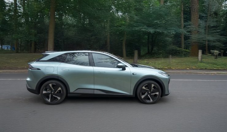 Autos eléctricos con inteligencia artificial: la revolución de la conducción urbana